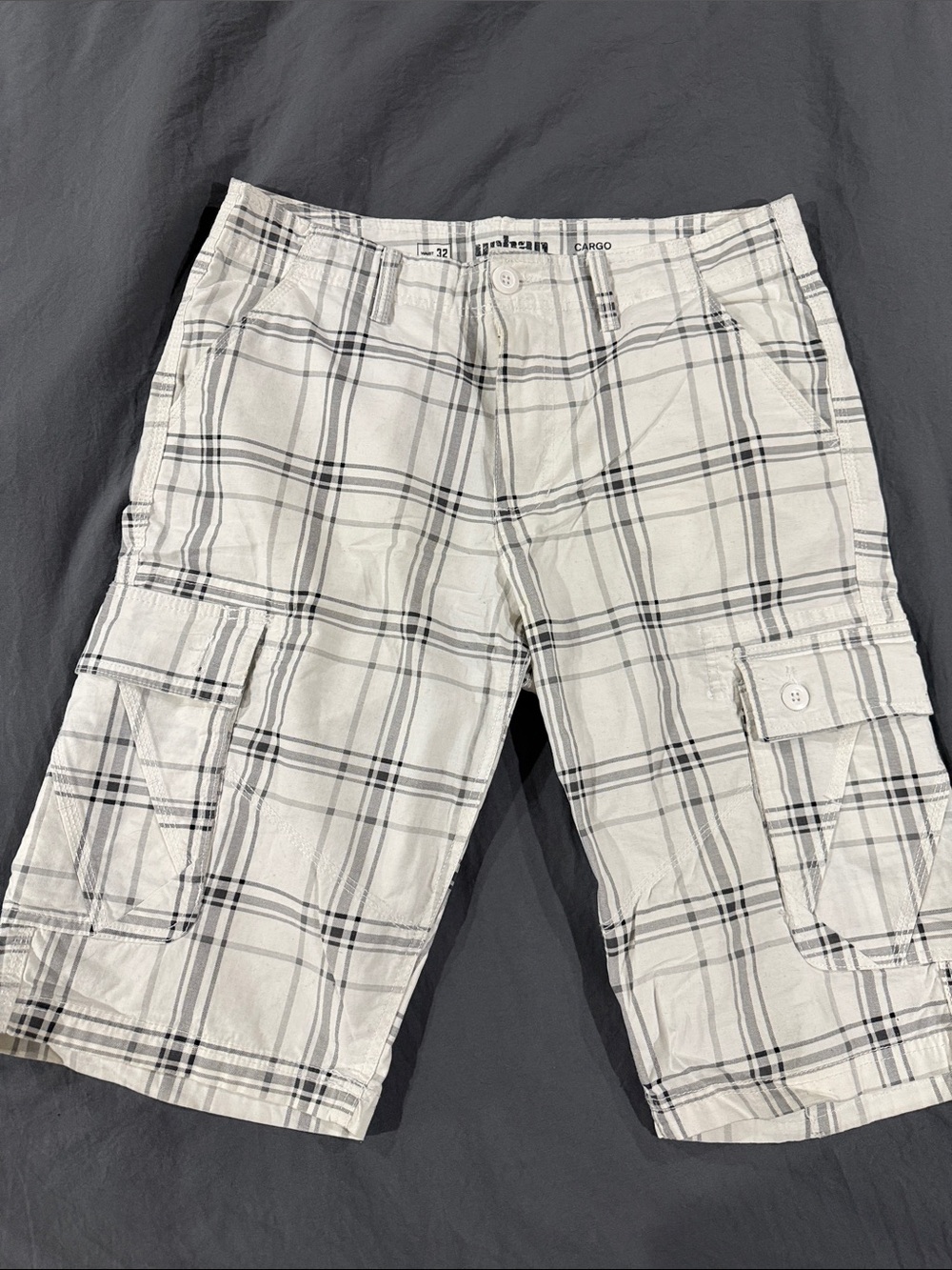 Men’s Urban Pipeline White Plaid Cargo Shorts